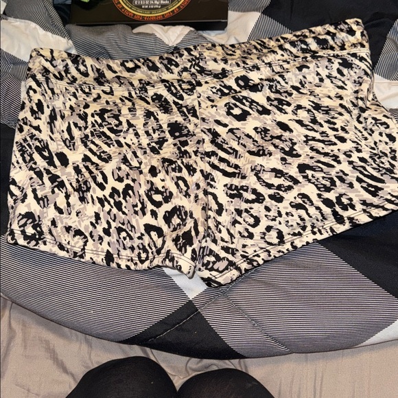 leopard mini shorts - Picture 3 of 3
